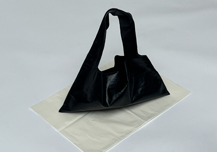 S01 IN BLACK