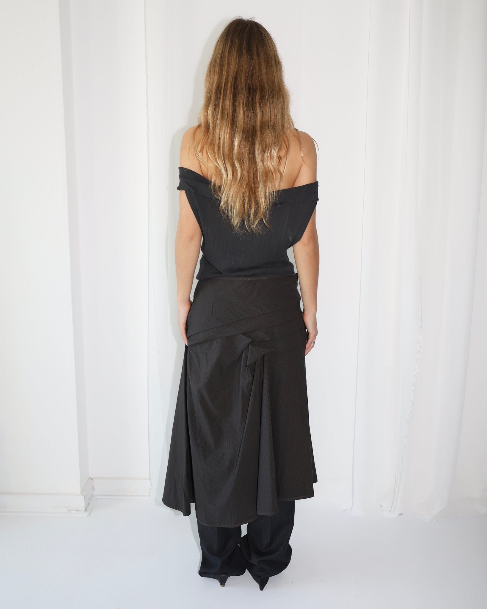 OFF-SHOULDER TOP