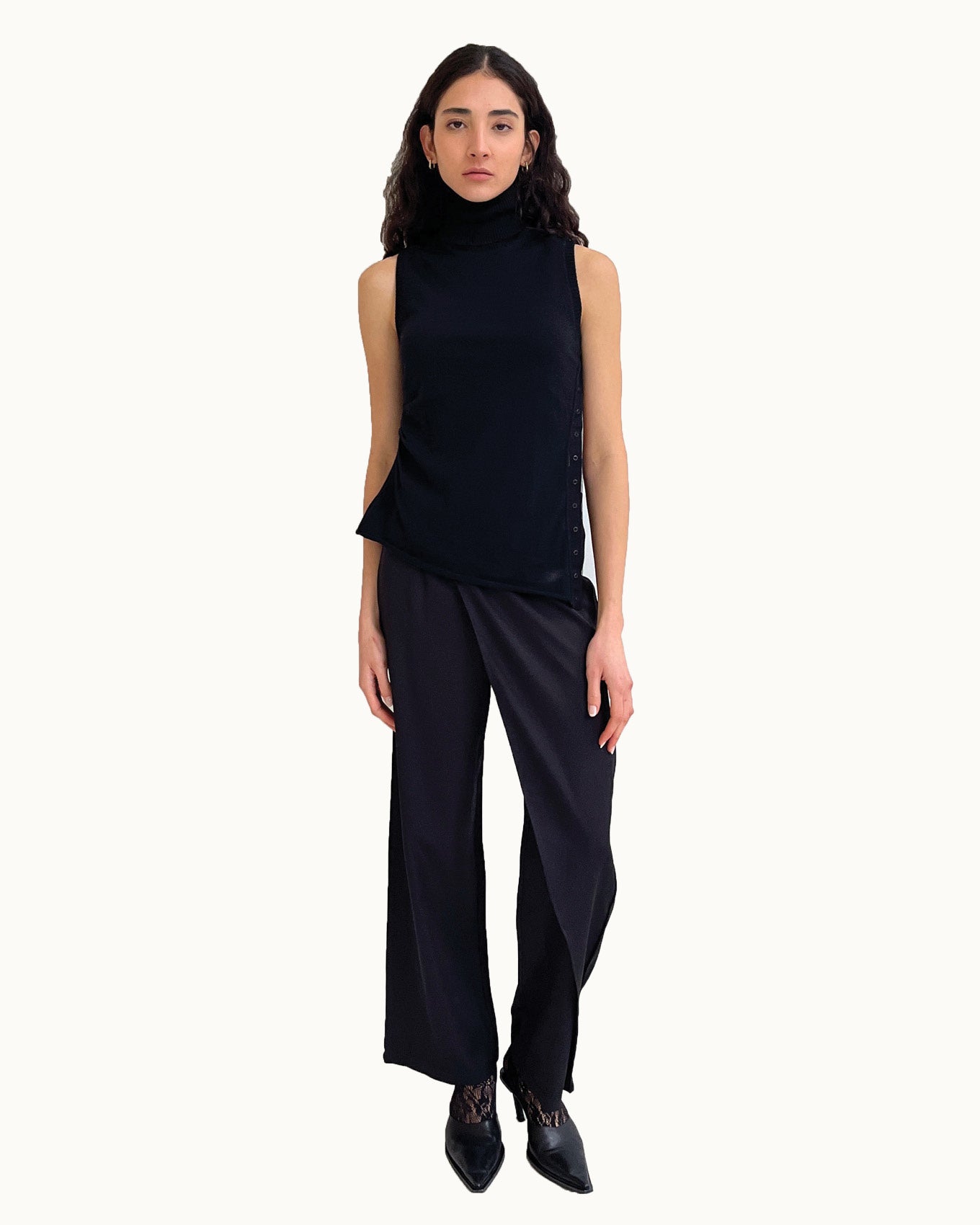 100% WOOL SLEEVELESS TURTLENECK OPEN SIDE